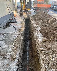 Mini bager- sečenje i razbijanje betona za kišnu kanalizaciju